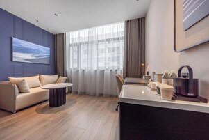 Basic Single Room, Hill View | Living area