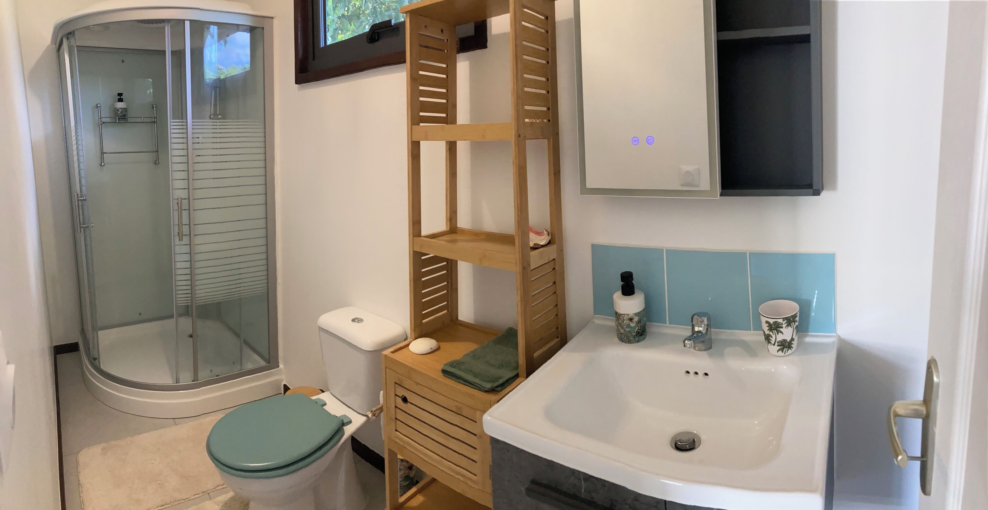 Towels, soap, shampoo, toilet paper