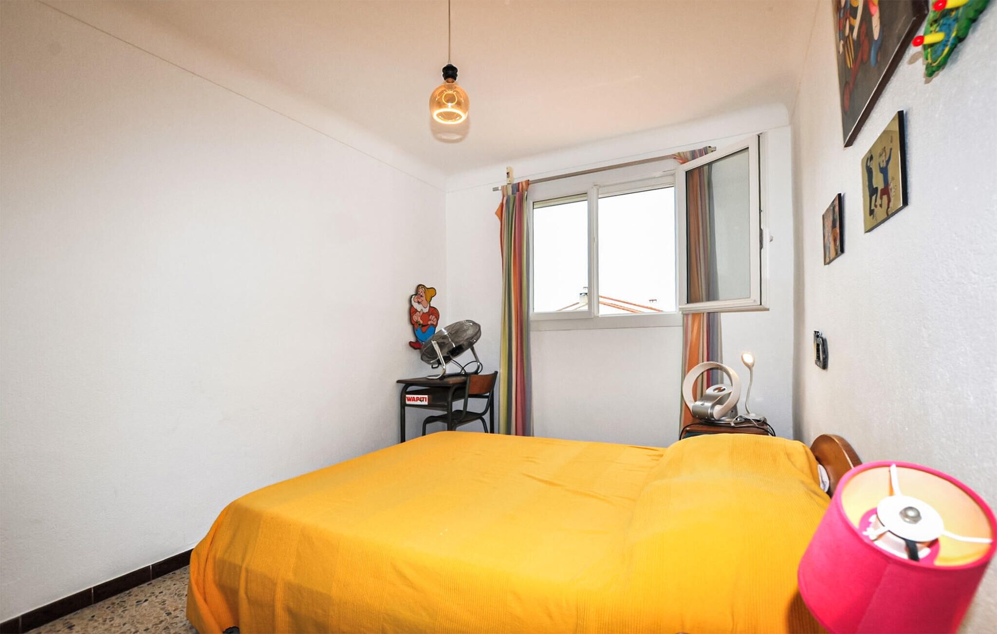 5 bedrooms, travel cot, free WiFi