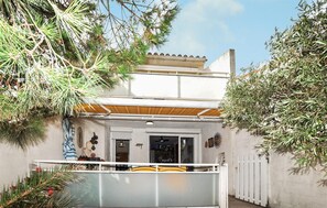 A residential building with a balcony, a door, and a window. - 5 bedroom cozy home in Sainte Marie La Mer Pl (Sainte Marie La Mer Pl)