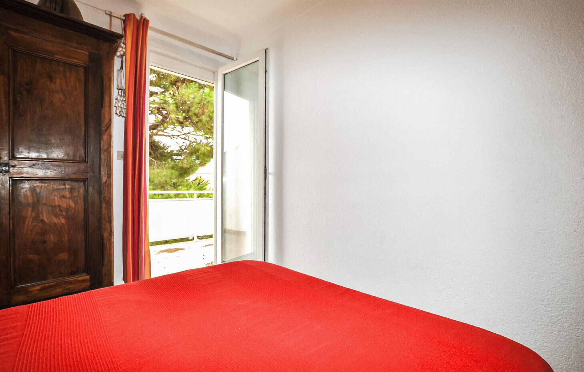 5 bedrooms, travel crib, WiFi (free)
