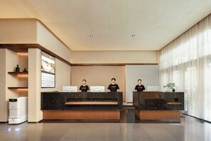 Lobby - Yantaizhannandajieyaduojiudian  (Yantai)