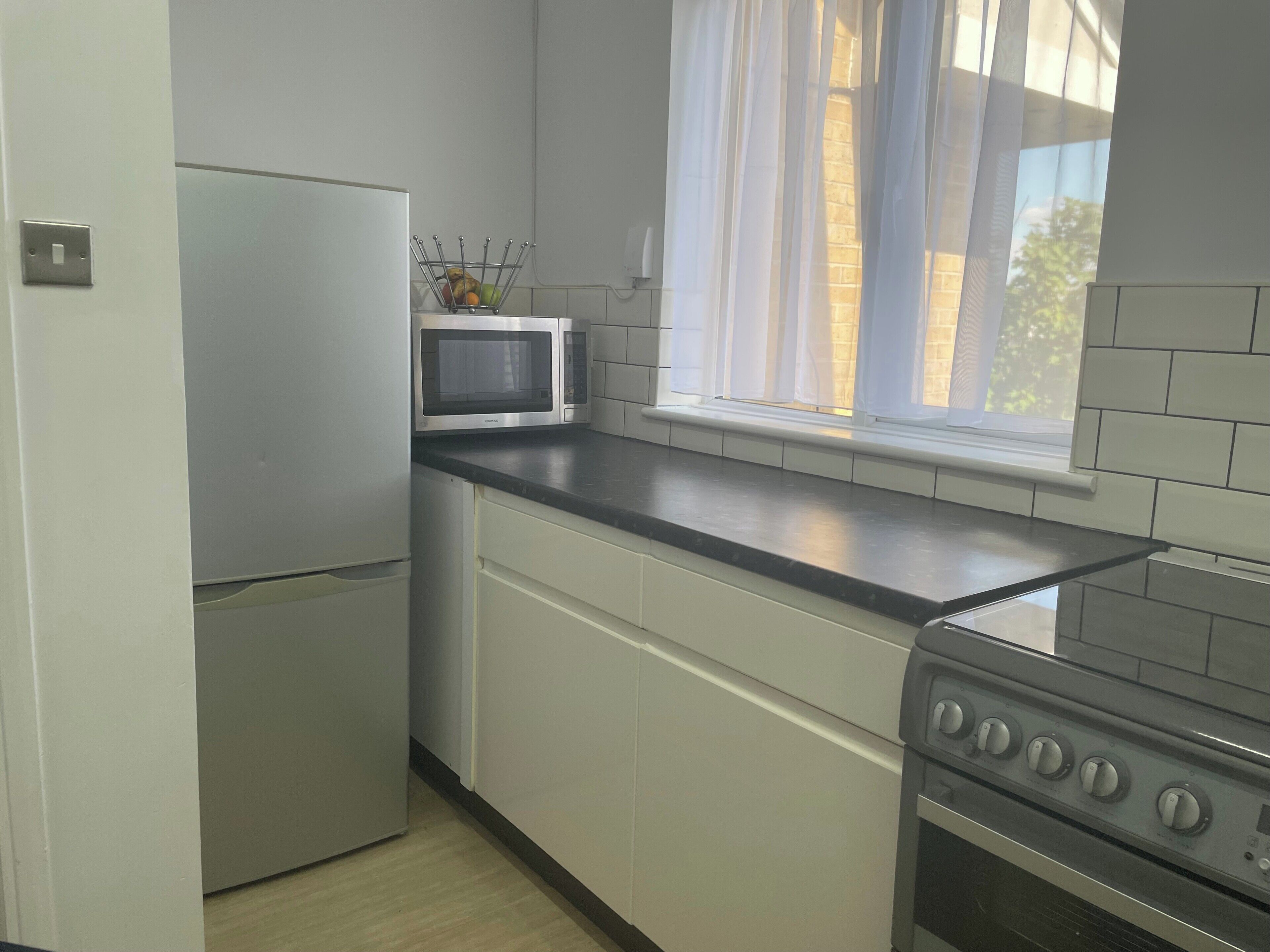 Cafetera/tetera, refrigerador, microondas, horno