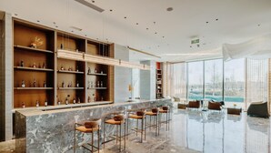 Bar (trong khuôn viên)