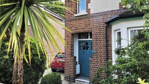 Exterior - 1 Bed - Sleeps 2 plus child - Garden - Pets (Bristol)