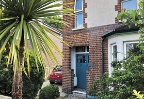 Exterior - 1 Bed - Sleeps 2 plus child - Garden - Pets (Bristol)