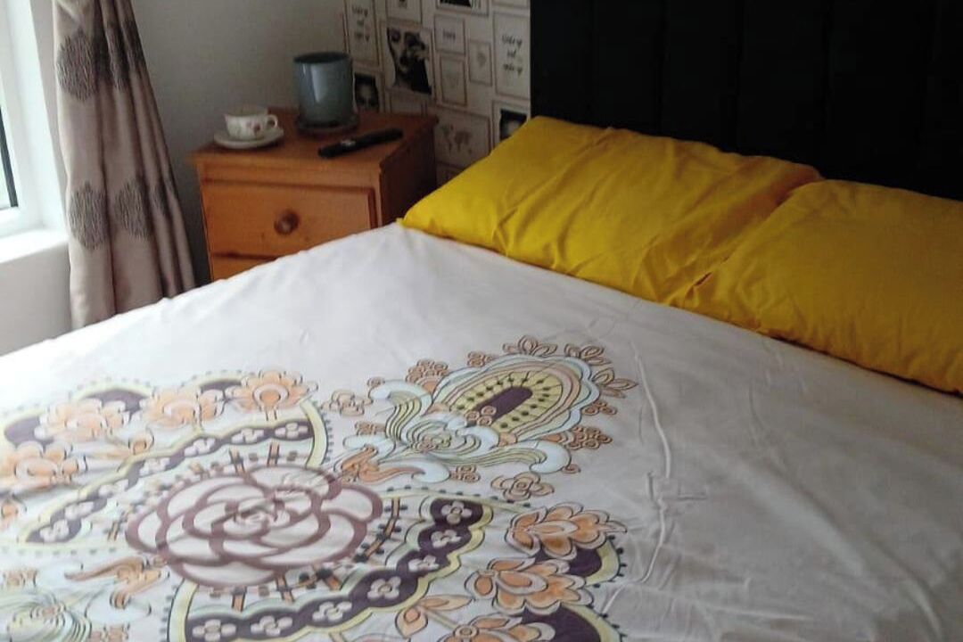 2 bedrooms, bed sheets