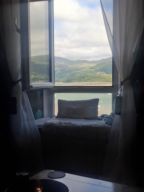 2 bedrooms, bed sheets