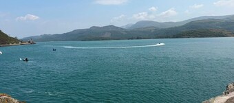 Barmouth Harbour 2-Bed Flat, Sleeps 8 w/ Sea View