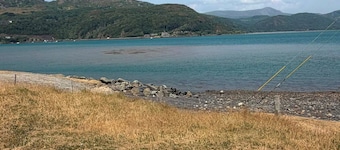 Barmouth Harbour 2-Bed Flat, Sleeps 8 w/ Sea View