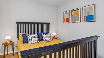 4 habitaciones, tabla de planchar con plancha, wifi y ropa de cama