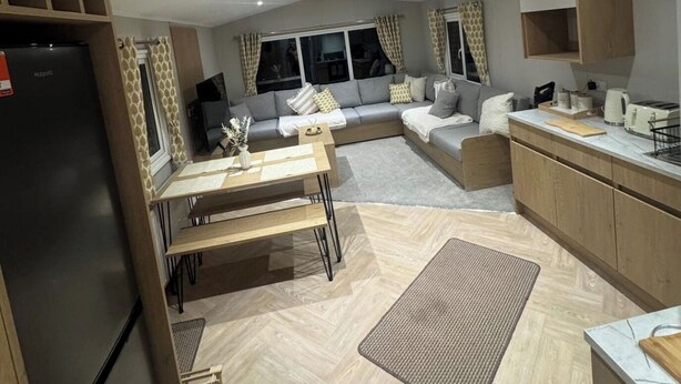 Living area - Sleeps6-BeachCaravan-FreeParking-Porthcawl (Porthcawl)