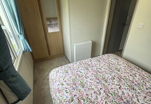 Room - Holiday Home Sleeps 6 with Parking (Porthcawl)