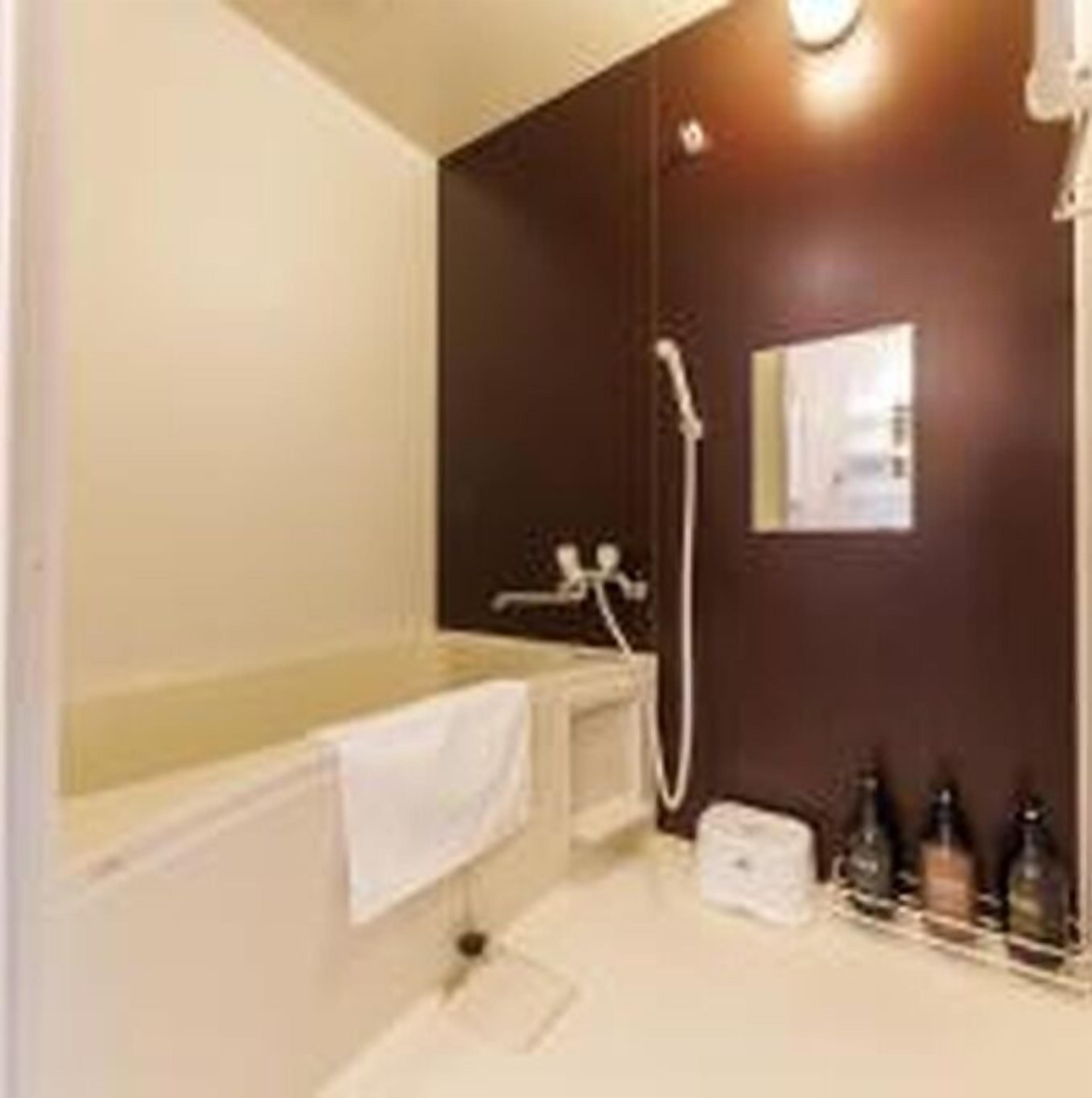 Basic Apartment | Bathroom