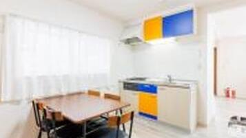 Basic Apartment | Dining