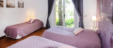 5 bedrooms, iron/ironing board, travel cot, free WiFi