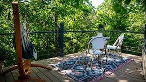 Outdoor dining - Glamping in the Blue Ridge Near Asheville | Spa (Marshall)