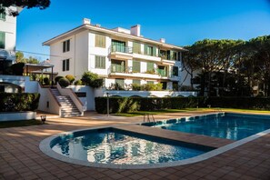 A multi-story building with a swimming pool, stairs, and a covered area. - O-1 Beautiful ground floor close to the beach and with pool (Calella de Palafrugell)