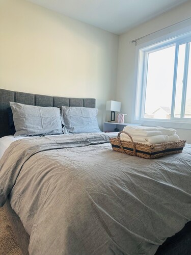 Private guest space + Lounge Near Jasper