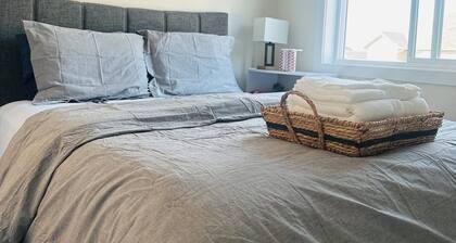 Private guest space + Lounge Near Jasper