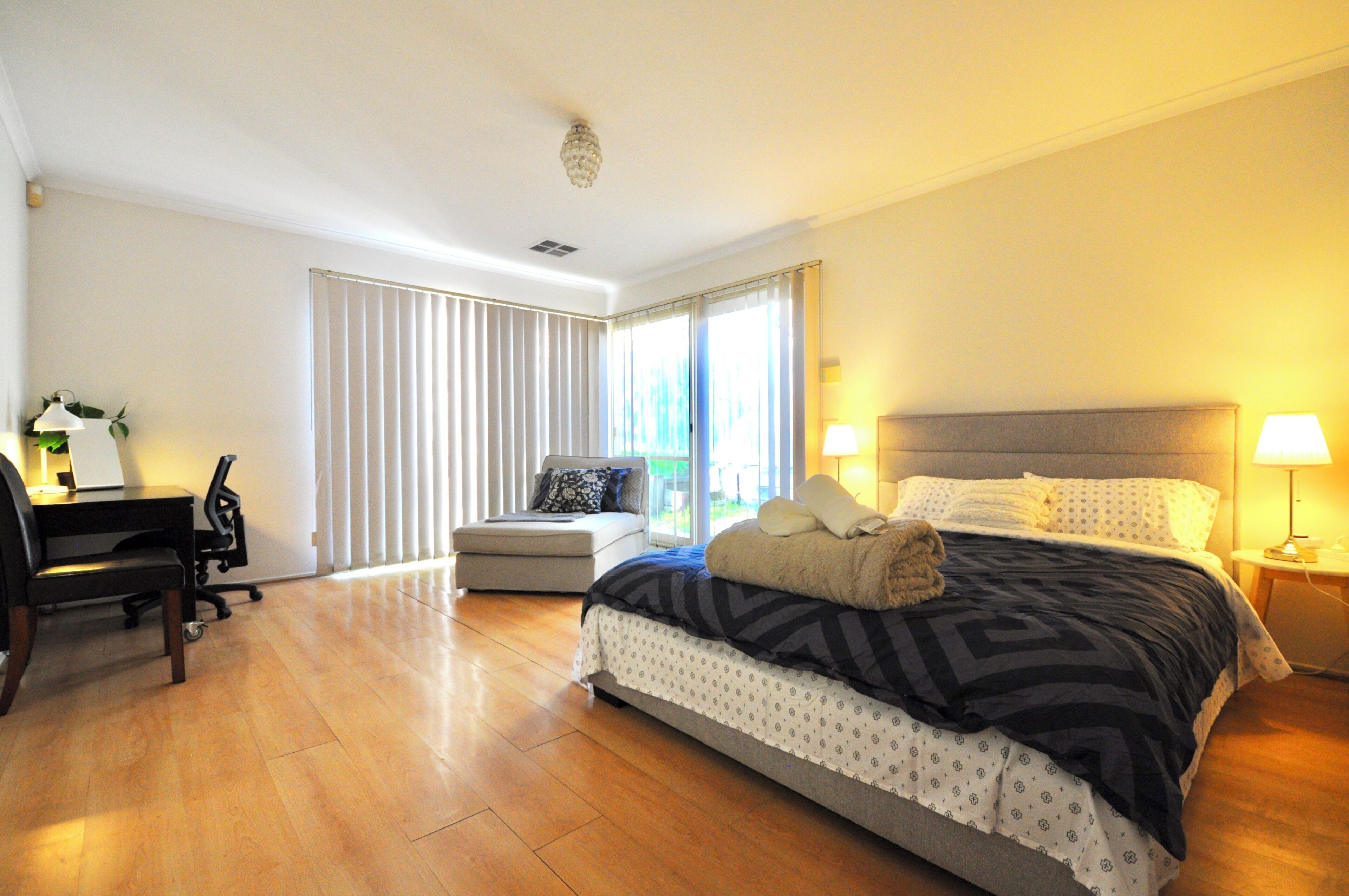 Iron/ironing board, WiFi, bed sheets