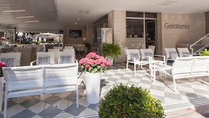 A modern interior with white furniture, a checkered floor, and a sign reading 'Gelateria'. - Hotel Riviera (Jesolo)
