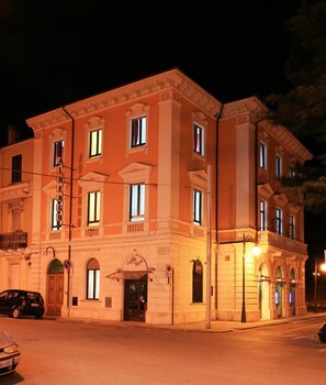 A multi-story building with a classic architectural style, featuring a prominent entrance with a sign above the door. - Albergo Ma.re (Popoli)