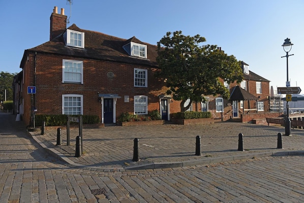 A traditional brick building with a central entrance, a clock, and a sign indicating a rope walk. - Royal Southern Yacht Club (Southampton)