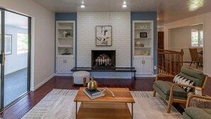 Rumah Deluks, beberapa kamar, pemandangan gunung | Interior