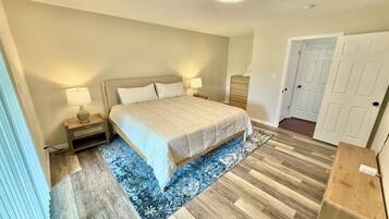 Deluxe House, Multiple Bedrooms, Mountain View | Premium bedding, pillowtop beds, soundproofing, iron/ironing board