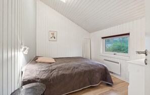 A bedroom with a bed, a window, a radiator, and a door. - 3 bedroom stunning home in Martofte (Martofte)