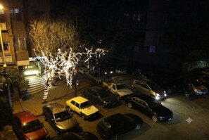 A parking lot at night with cars parked and a tree decorated with lights. - Al-manar Hotel (Giza)
