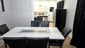 Dining - Central Moncton 2BR | Walk, Pets & Parking (Moncton)