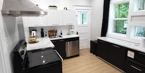 Private kitchen - Central Moncton 2BR | Walk, Pets & Parking (Moncton)
