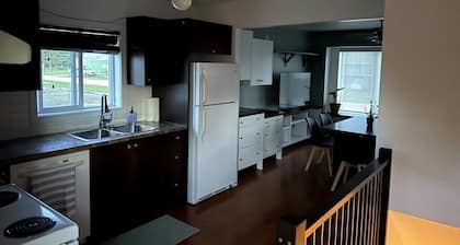 Veregin Getaway- Snowmobile trails, Fishing, Hunting, Golf, Lakes, Relaxing