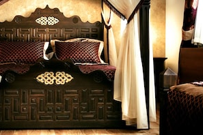 A bed with a patterned headboard and a canopy. - Isa Begov Hamam Hotel (Sarajevo)