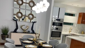 Dining -      Casa Vacacional para 10 
Alberca Privada  Cerca de la Playa (South Padre Island)