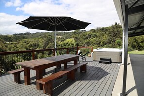 House, 3 Bedrooms, Balcony | Outdoor dining - The Black Barn Valley Retreat (Helensville)