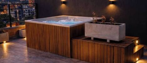 Apartment, 1 Bedroom, Patio | Outdoor spa tub