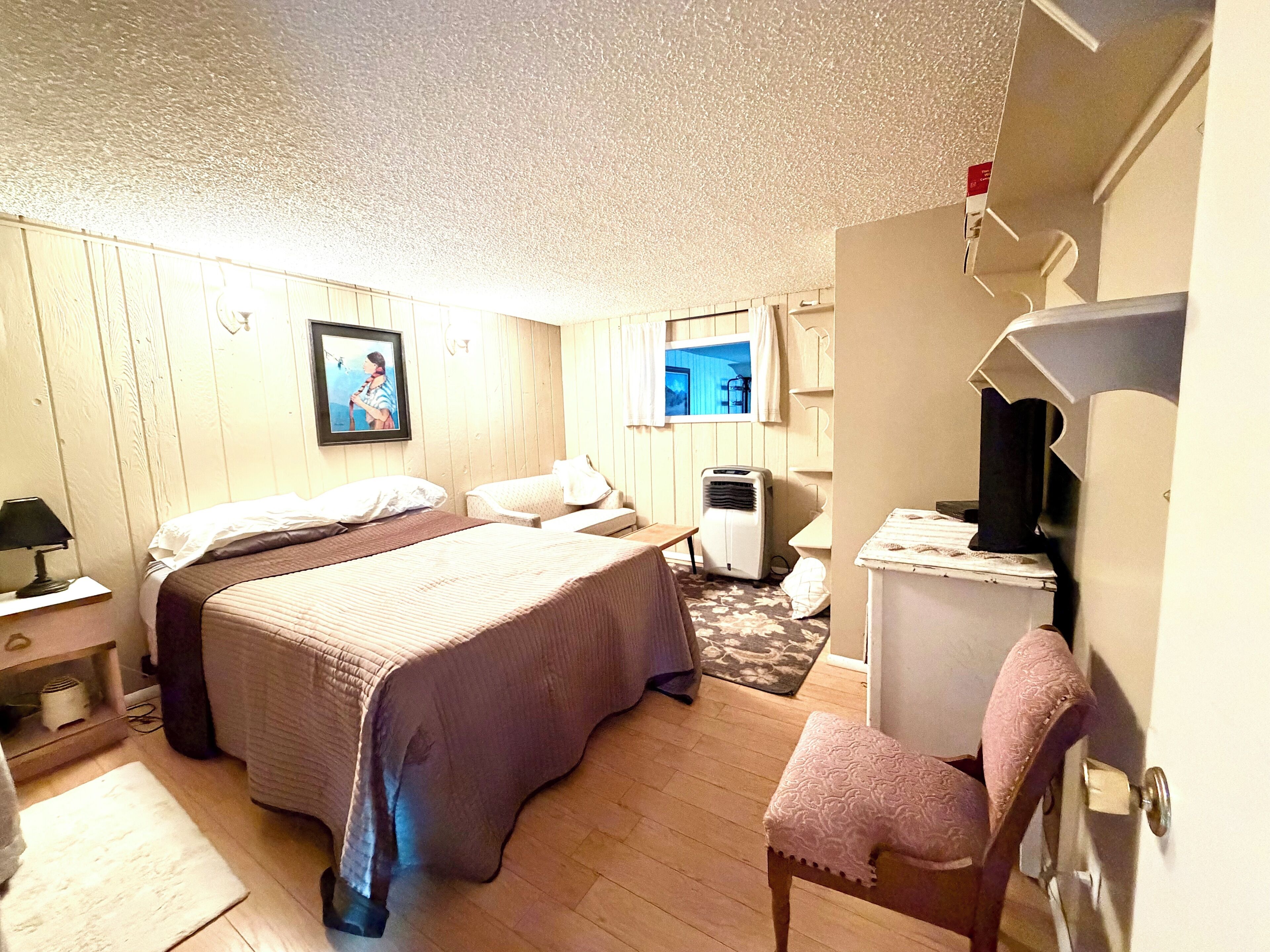 3 bedrooms, internet, bed sheets