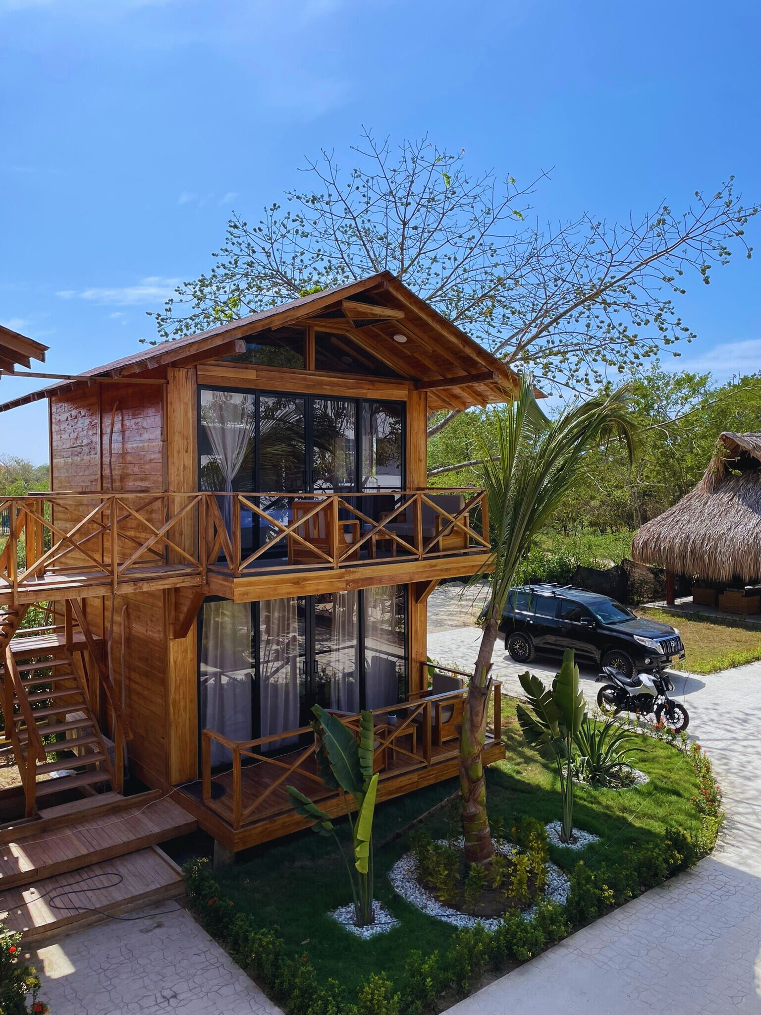 Habitación triple Confort, balcón, vistas al jardín | Exterior