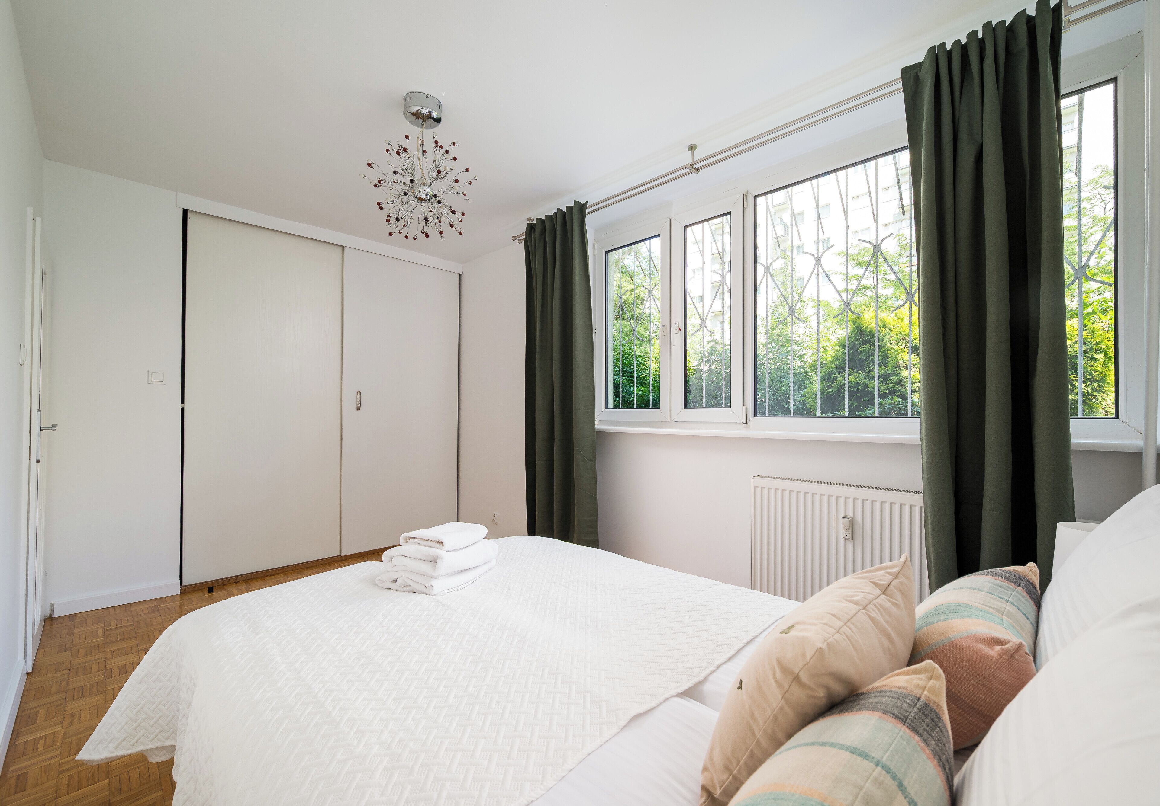 2 bedrooms, iron/ironing board, WiFi, bed sheets
