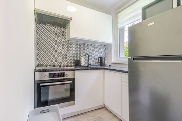Fridge, microwave, oven, stovetop