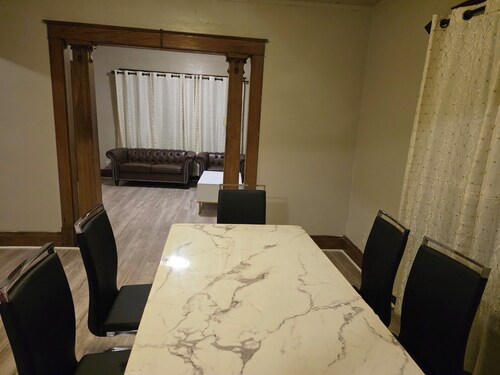 Spacious 4.5-Bedroom House – Near from Niagara Falls & Seneca Niagara Casino