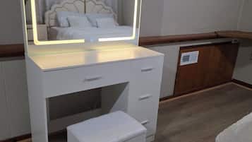 5 bedrooms, iron/ironing board, free WiFi