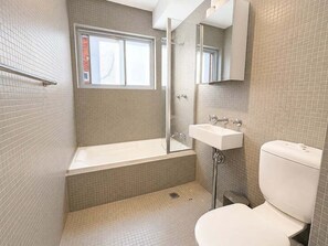 Bathroom - BREAM - Coogee Coastal Retreat | Sunny 2-Bed With Balcony & Lock-Up Garage (Coogee)