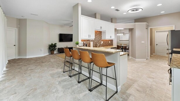 Coffee/tea maker, fridge, microwave, oven - Modern Oasis (Sarasota)