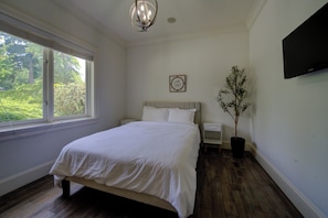 9 bedrooms, iron/ironing board, WiFi (free), bed sheets