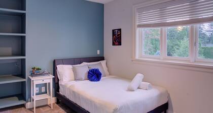 Luxury Mansion Pickleball court, Sleeps 26 Pool/Spa/Playground/Theatre/Game Room