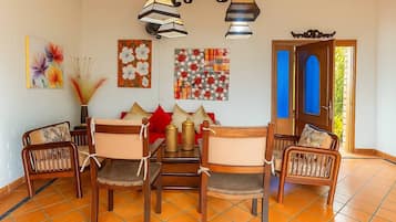 Cabaña, 6 habitaciones, fumadores, piscina privada | Interior